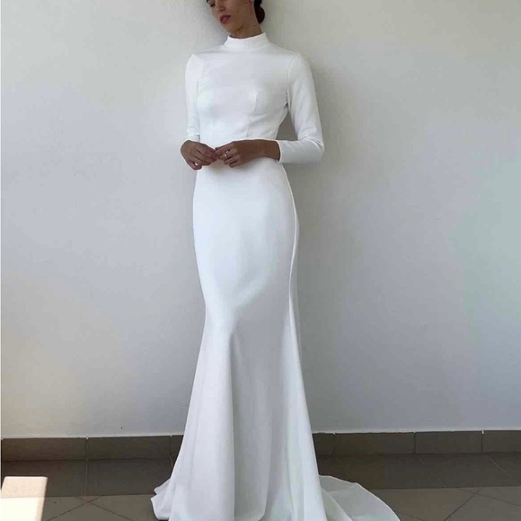 Elegant White Backless Evening Gown - Picture 4 of 7